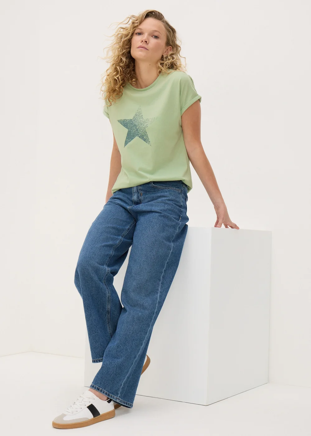 Green Star Graphic T-Shirt - S Image 1