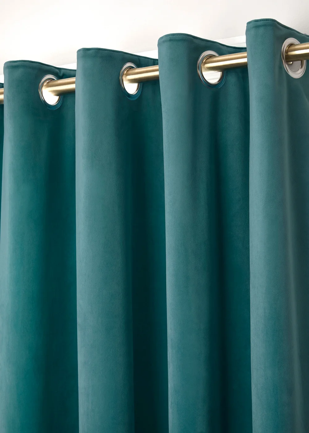 Laurence Llewelyn-Bowen Montrose Velvet Blackout Blue Eyelet Curtains - 46W X 54D (116x137cm) Image 2