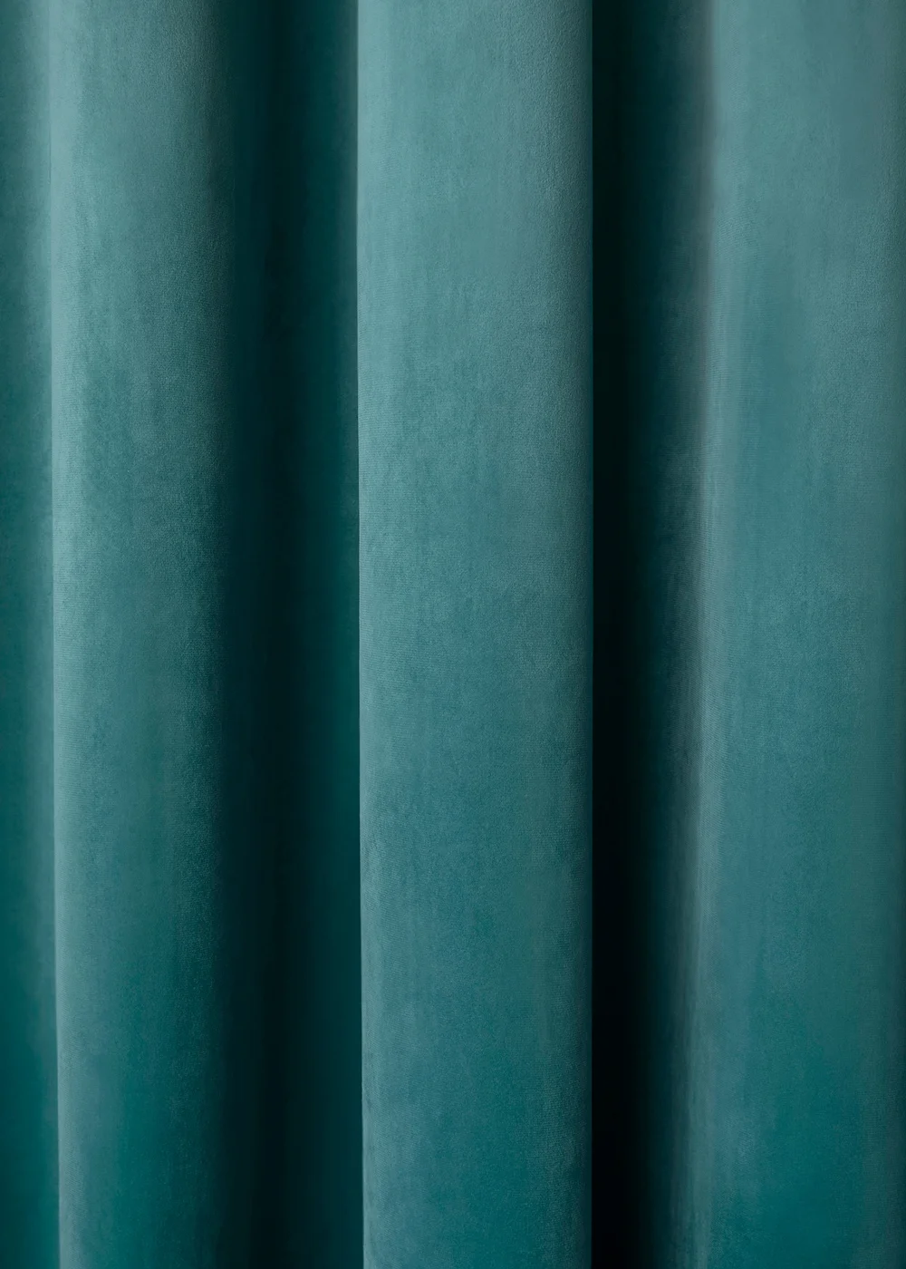 Laurence Llewelyn-Bowen Montrose Velvet Blackout Blue Eyelet Curtains - 46W X 54D (116x137cm) Image 3