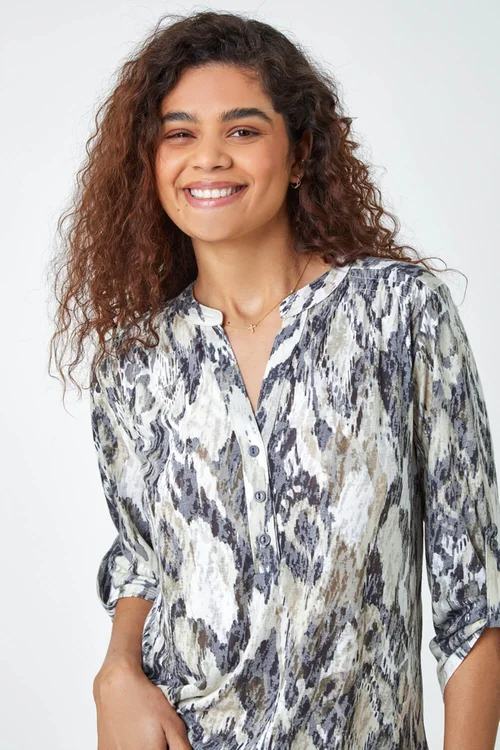 Roman Grey Textured Animal Print V-Neck Stretch Shirt - Size 16 Image 4