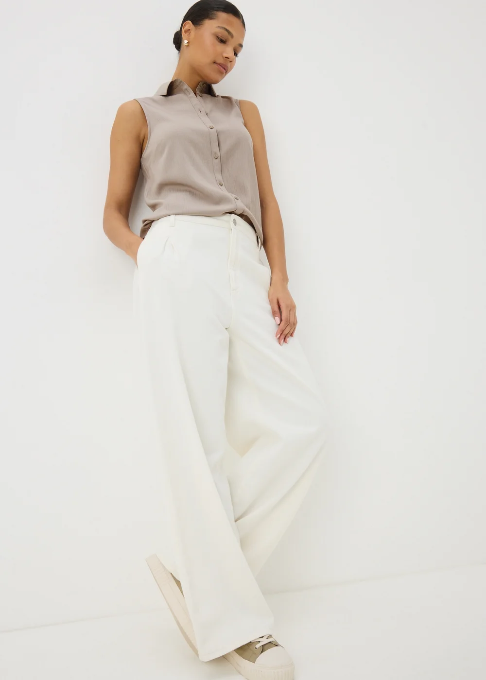 Stone Sleeveless Shirt - 8 Image 1
