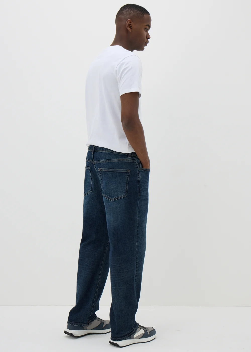 Dark Wash Relaxed Fit Jeans - 30 R Image 2