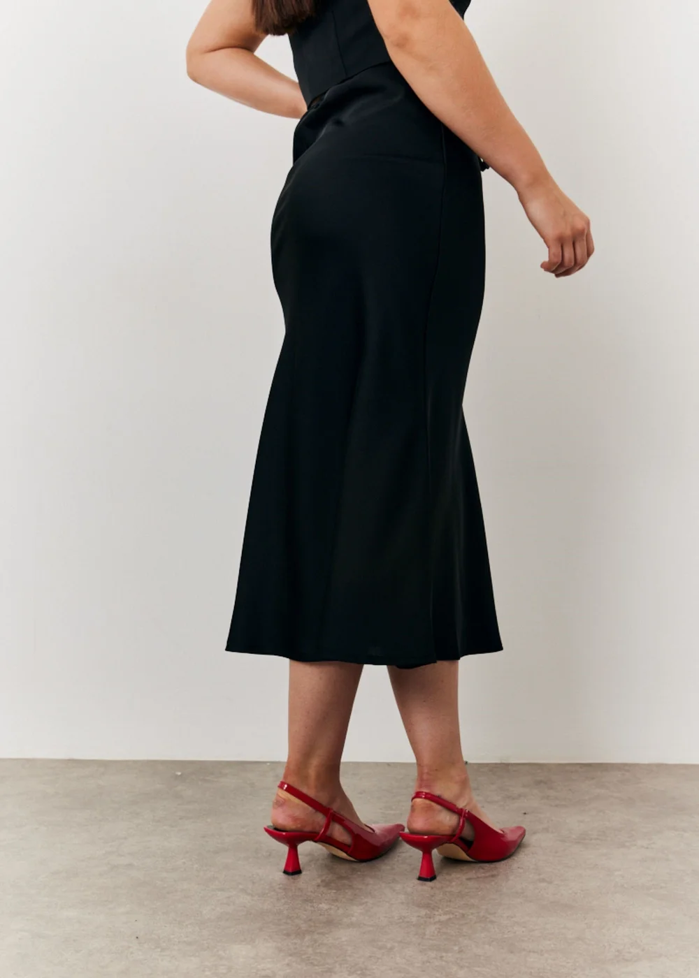 In The Style Black Satin Midi Skirt - 8 Image 6