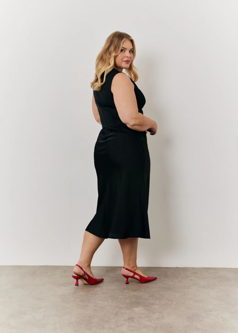 In The Style Black Satin Midi Skirt - 8 Image 5