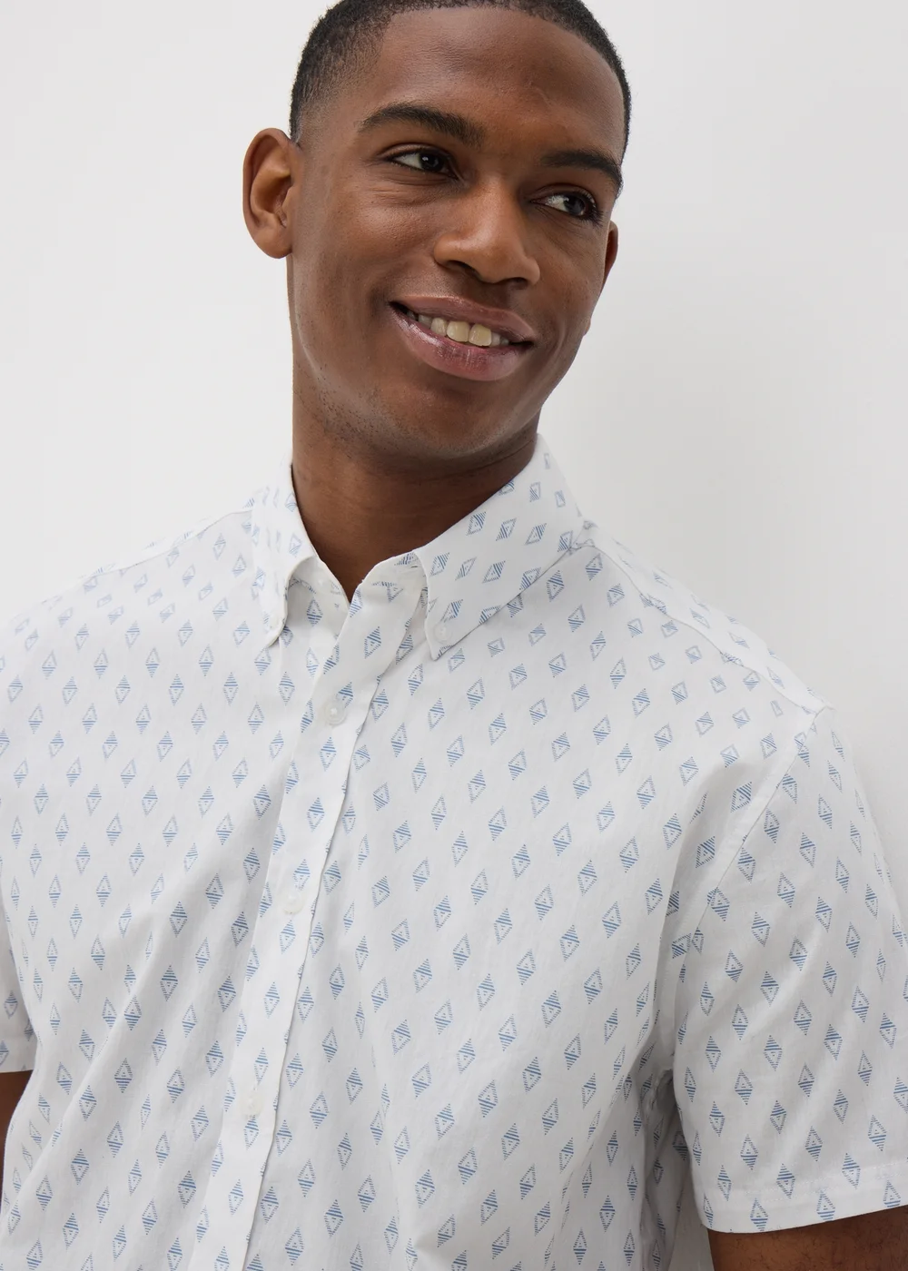 White Geometric Short Sleeve Shirt - S Image 3