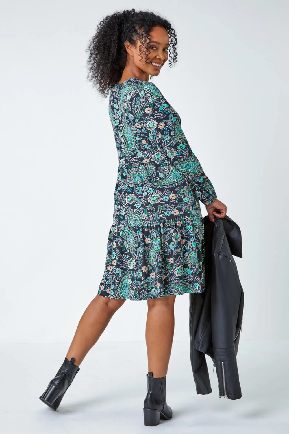 Roman Black Petite Paisley Tiered Stretch Dress - 6 Image 4