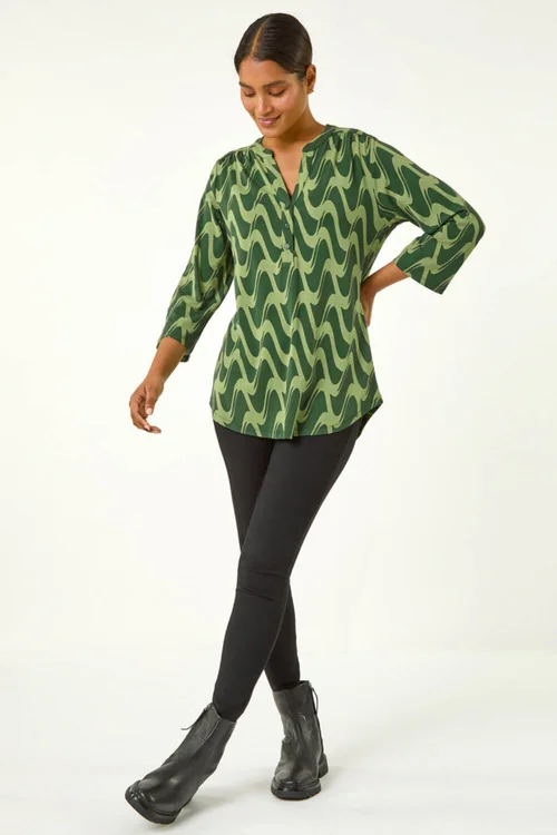 Roman Green Geometric Print Stretch Blouse - Size 20 Image 1