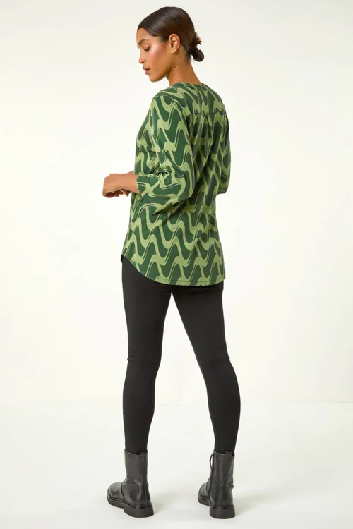 Roman Green Geometric Print Stretch Blouse - Size 20 Image 3