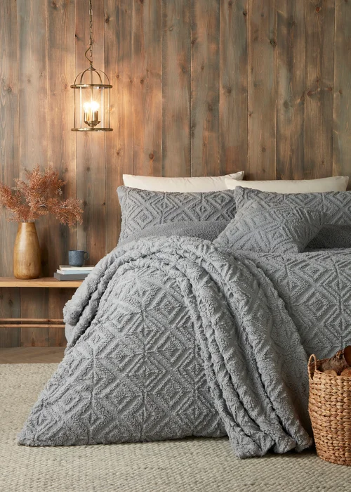 Fusion Snug Romo Grey Pinsonic Fleece Throw (130x180cm) - 130 x 180cm Image 2
