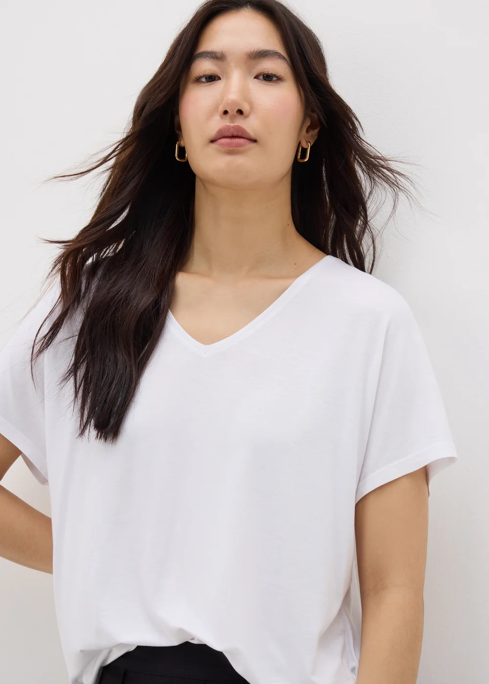 Et Vous White V-Neck T-Shirt - 8 Image 1