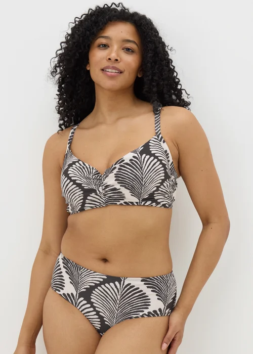 DD+ Black Mono Shell Print Cupped Crop Bikini Top - 32DD Image 1