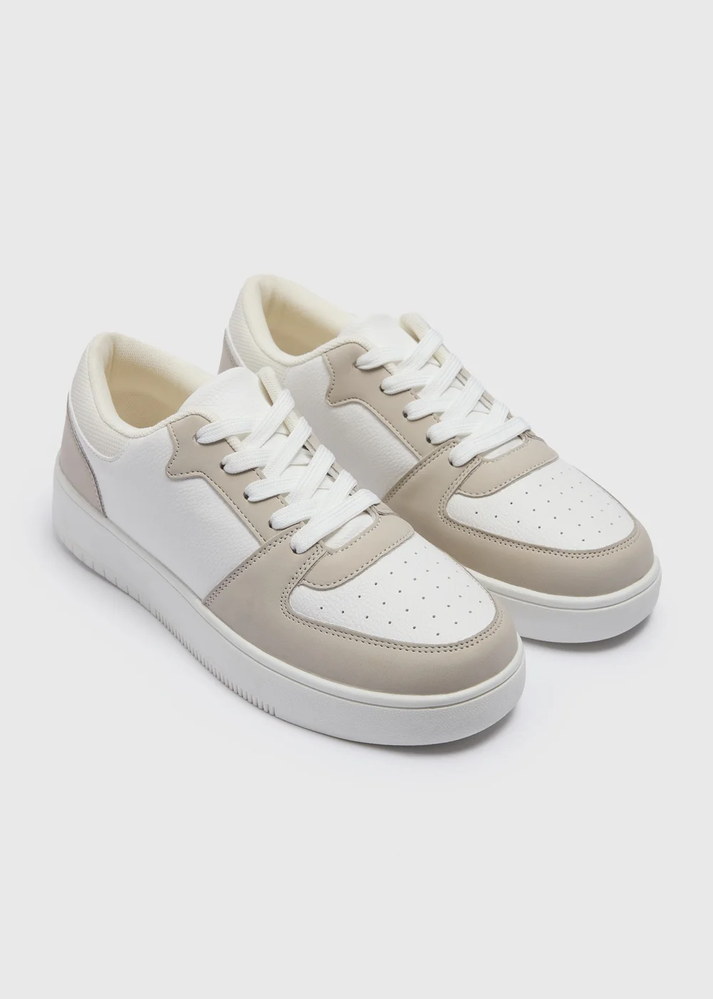 White Court Trainers - Size 3 Image 1