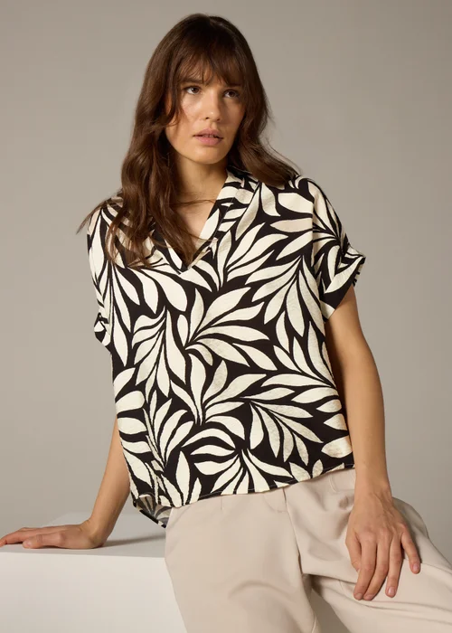 Et Vous Black Mono Palm Airflow Collared V-Neck Blouse - 8 Image 1