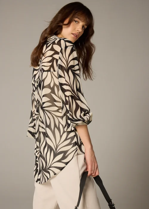 Et Vous Black Mono Palm V-Neck Blouse - 8 Image 2