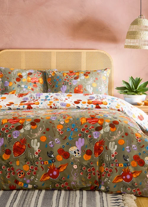 furn. La Vida Festive Reversible Duvet Cover Set - Single Image 4