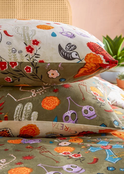 furn. La Vida Festive Reversible Duvet Cover Set - Single Image 3