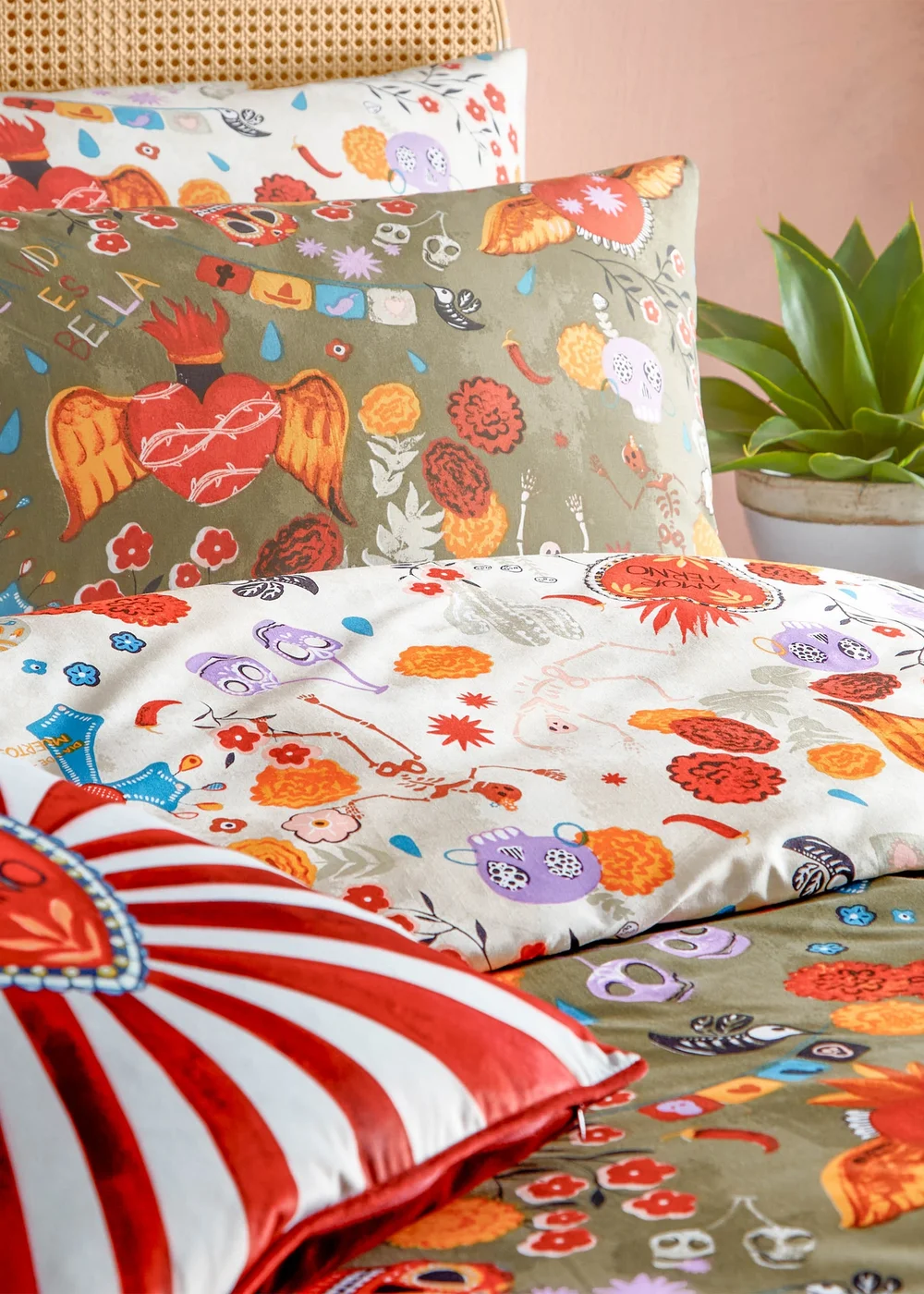furn. La Vida Festive Reversible Duvet Cover Set - Single Image 2
