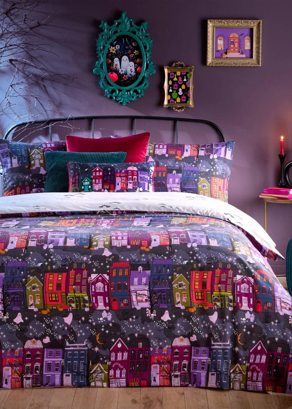 furn. Creepy Town Reversible Duvet Cover Set - Single Image 1