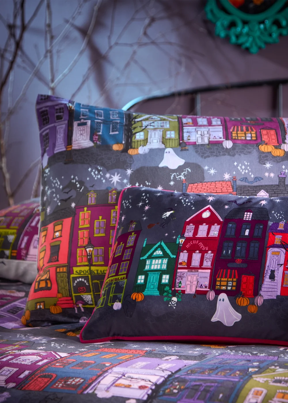 furn. Creepy Town Reversible Duvet Cover Set - Single Image 3
