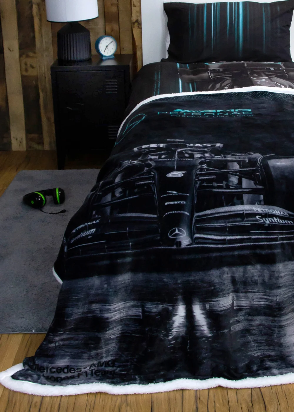 Mercedes Shadow Car Faux-Shearling Backed Fleece Formula 1 Blanket (100x150cm) - 100 x 150 Image 3