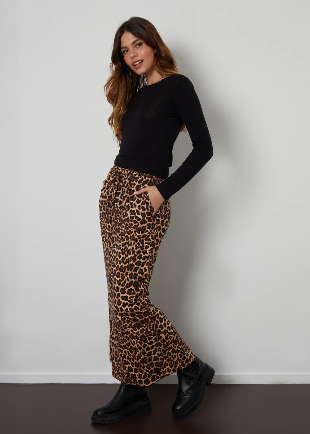 Threadbare Brown Midori Leopard Print Cotton Jersey Midi Skirt with Pockets - Size 8 Image 1