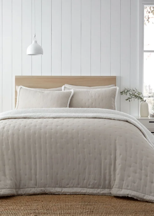 Catherine Lansfield Nori Cream Pinsonic Faux-Shearling Bedspread (220x230cm) - One Size Image 1
