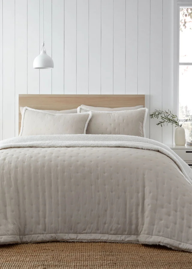 Catherine Lansfield Nori Cream Pinsonic Faux-Shearling Bedspread (220x230cm)