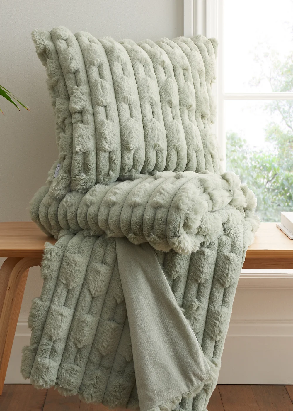 Bianca Fine Linens So Soft Carved Faux Fur Blanket Throw (150x200 cm) - One Size Image 2