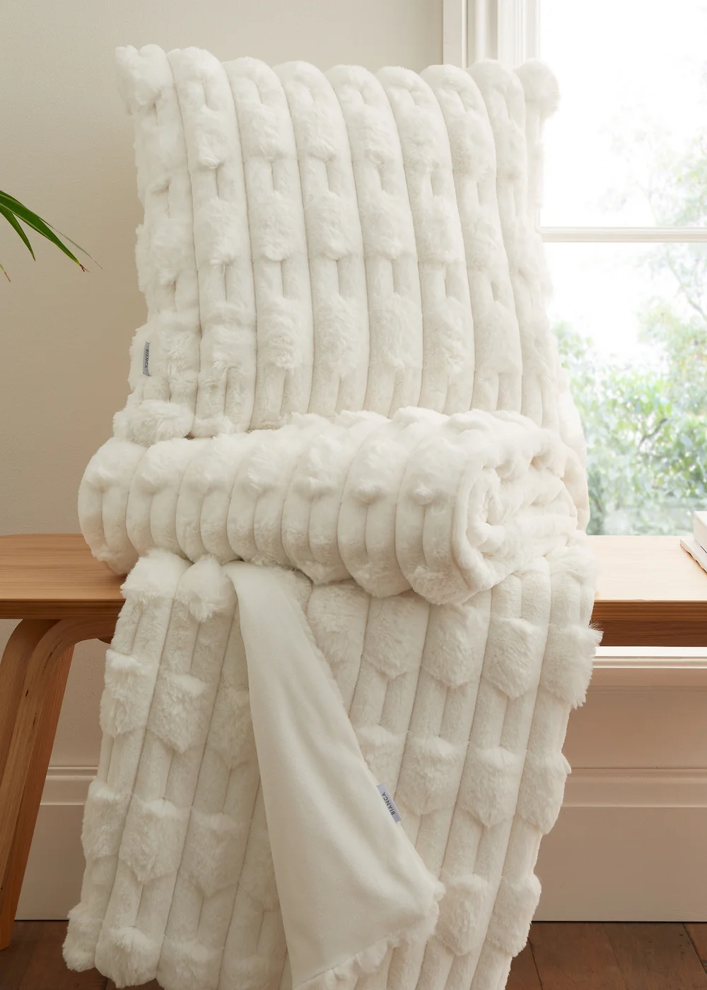 Bianca Fine Linens So Soft Carved Faux Fur Blanket Throw (150x200 cm) - One Size Image 2