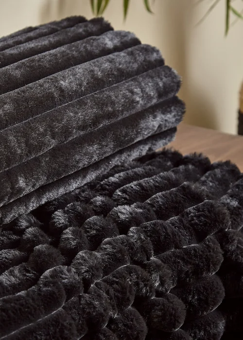 Catherine Lansfield Cosy Ribbed Faux Fur Soft Blanket Throw (130x170 cm) - One Size Image 2