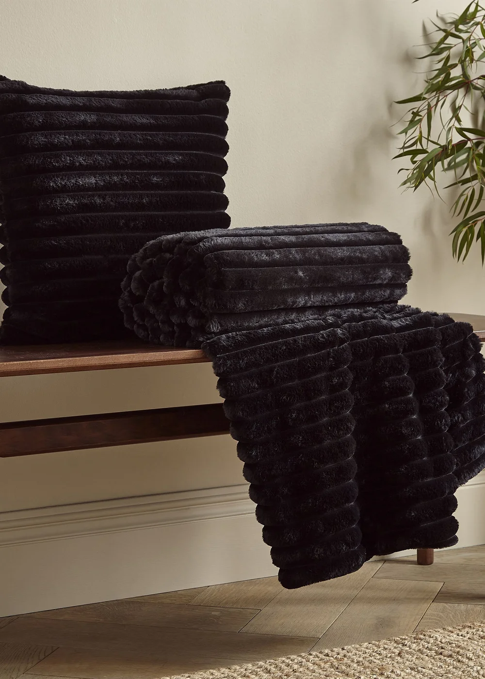 Catherine Lansfield Cosy Ribbed Faux Fur Soft Blanket Throw (130x170 cm) - One Size Image 3