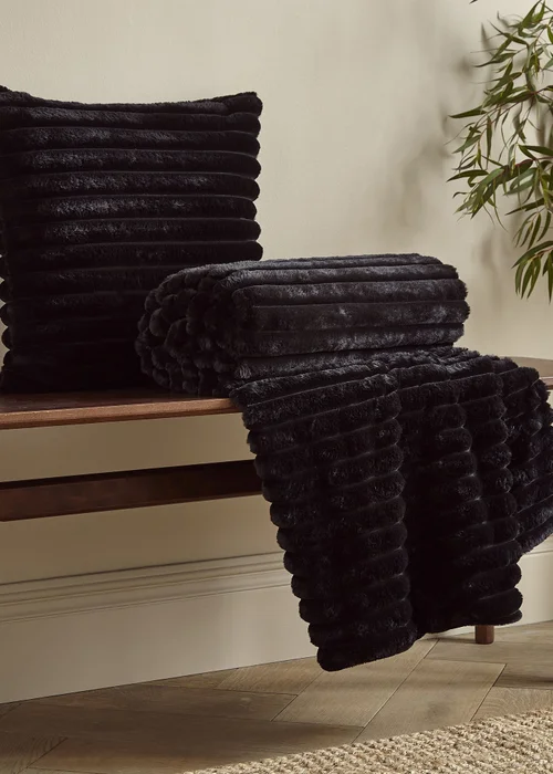Catherine Lansfield Cosy Ribbed Faux Fur Soft Blanket Throw (130x170 cm) - One Size Image 3