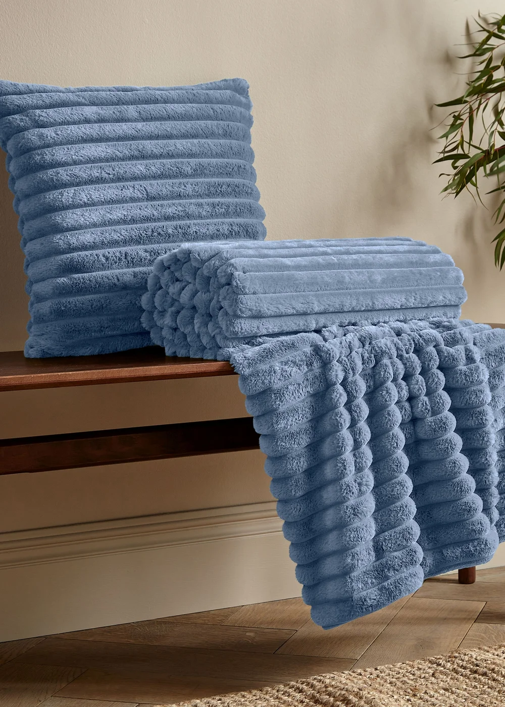 Catherine Lansfield Cosy Ribbed Faux Fur Soft Blanket Throw (130x170 cm) - One Size Image 3
