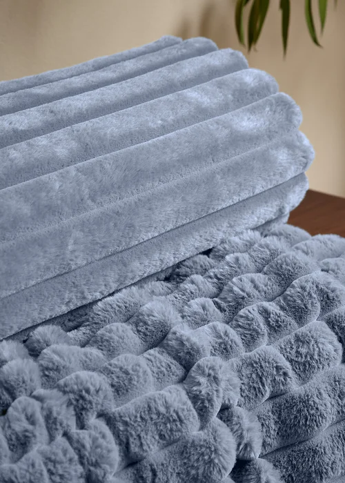 Catherine Lansfield Cosy Ribbed Faux Fur Soft Blanket Throw (130x170 cm) - One Size Image 2