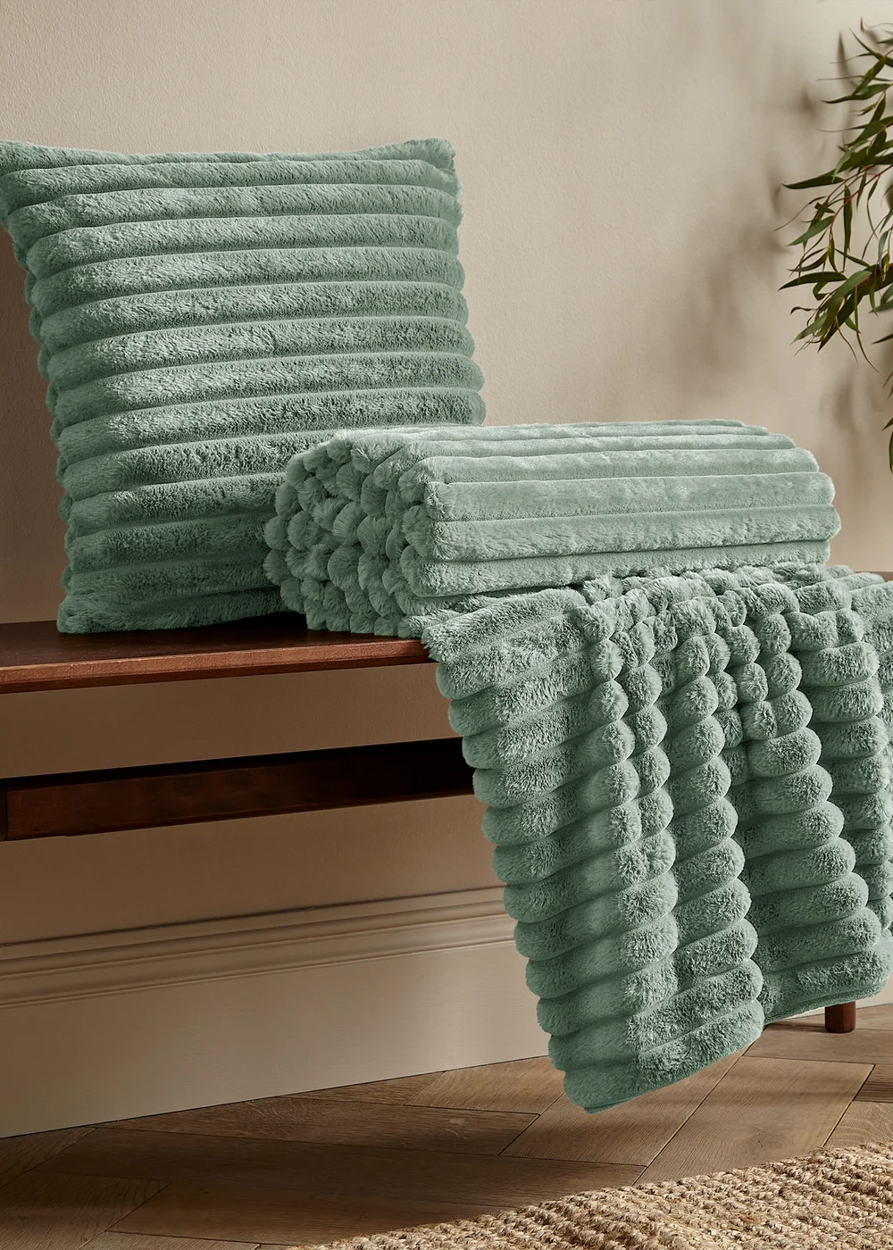 Catherine Lansfield Cosy Ribbed Faux Fur Soft Blanket Throw (130x170 cm) - One Size Image 3