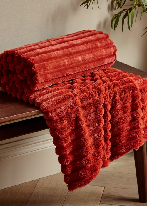 Catherine Lansfield Cosy Ribbed Faux Fur Soft Blanket Throw (130x170 cm) - One Size Image 1