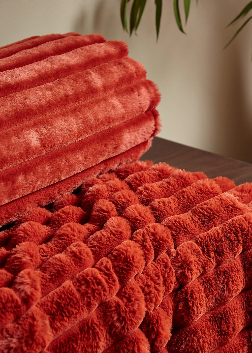 Catherine Lansfield Cosy Ribbed Faux Fur Soft Blanket Throw (130x170 cm) - One Size Image 2