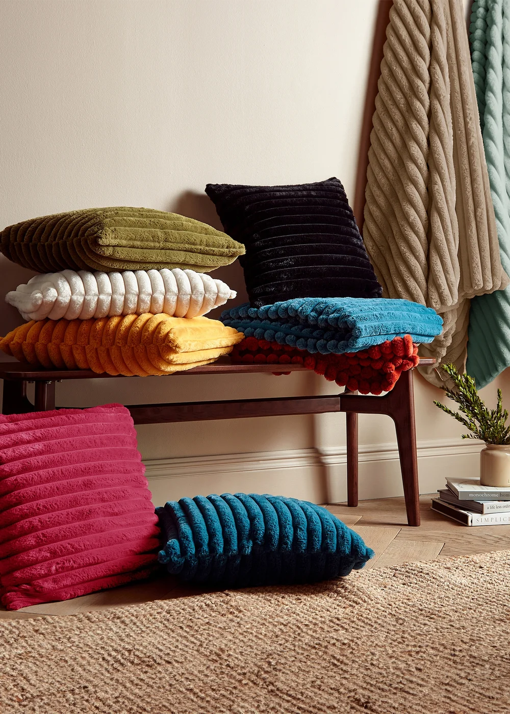 Catherine Lansfield Cosy Ribbed Faux Fur Soft Blanket Throw (130x170 cm) - One Size Image 4
