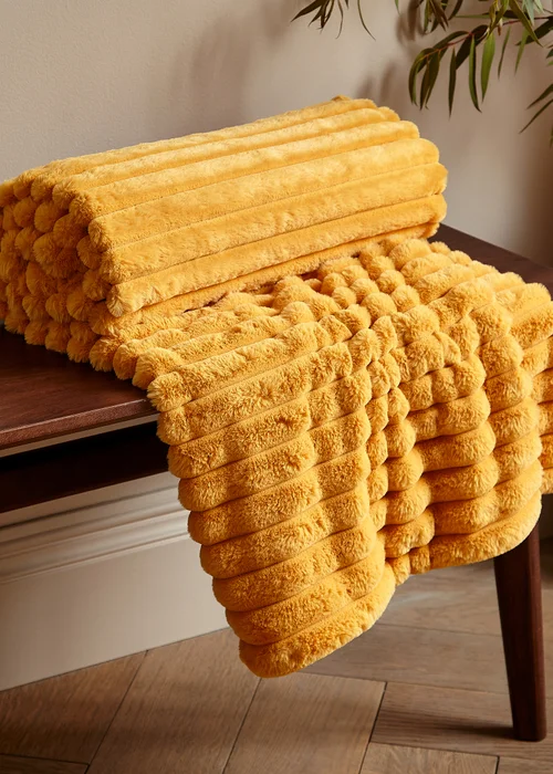 Catherine Lansfield Cosy Ribbed Faux Fur Soft Blanket Throw (130x170 cm) - One Size Image 1