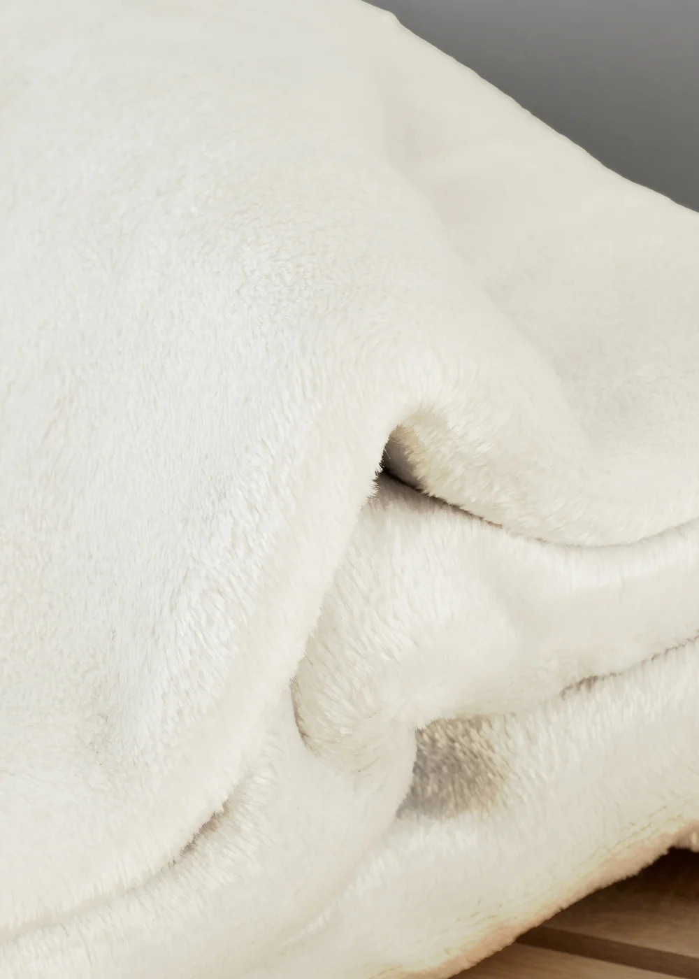 Catherine Lansfield Extra Large Raschel Velvet Touch Blanket Throw (200x240cm) - One Size Image 3