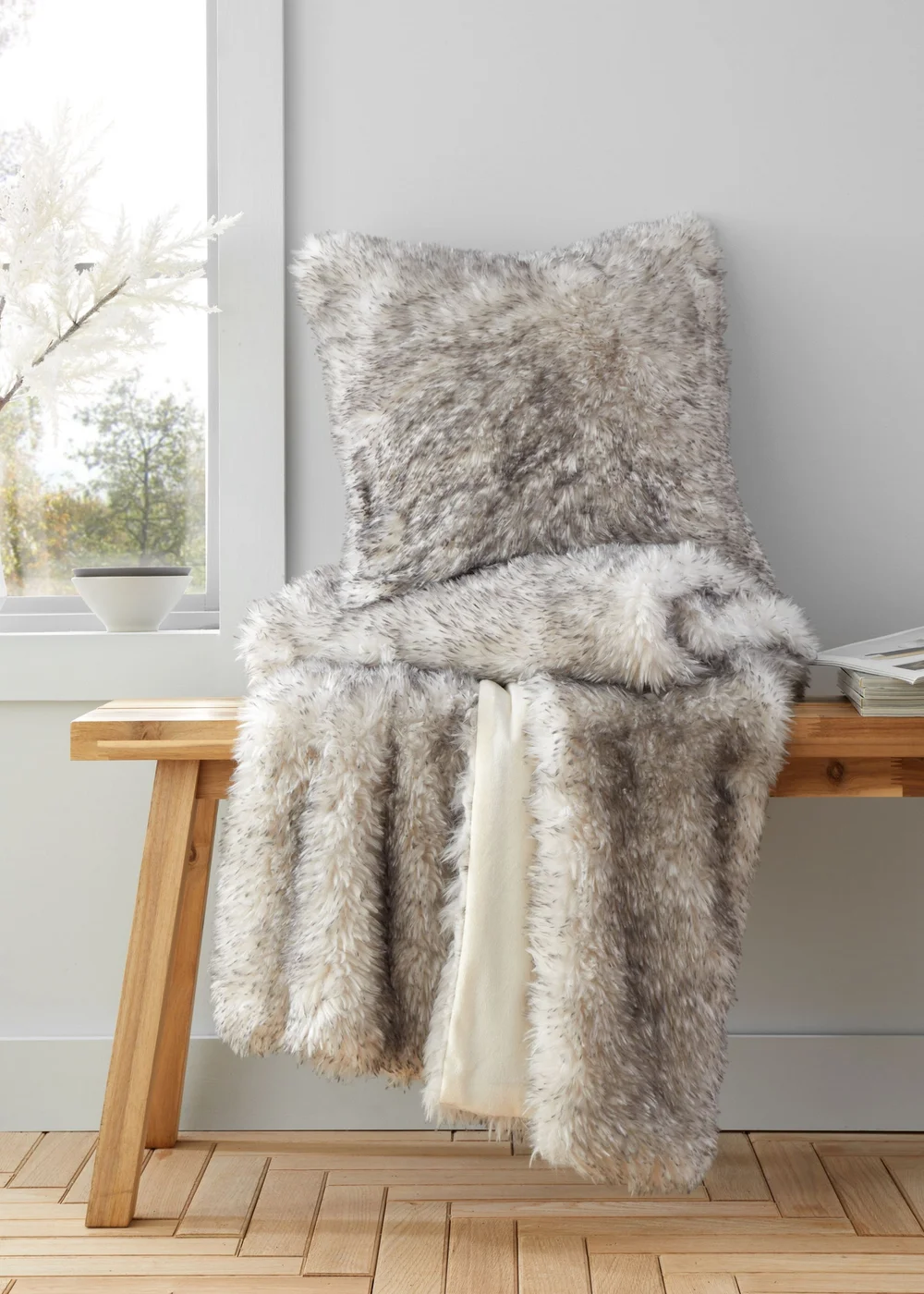 Catherine Lansfield Arctic Fox Cosy Faux Fur Blanket Throw (130x170cm) - One Size Image 4