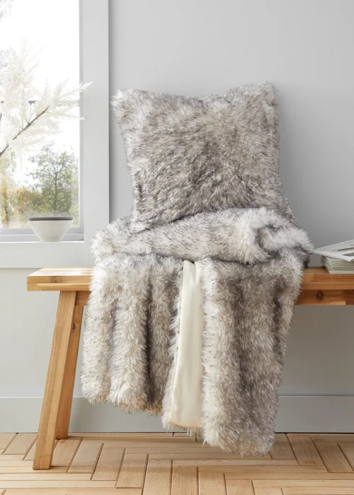 Catherine Lansfield Arctic Fox Cosy Faux Fur Blanket Throw (130x170cm) - One Size Image 4