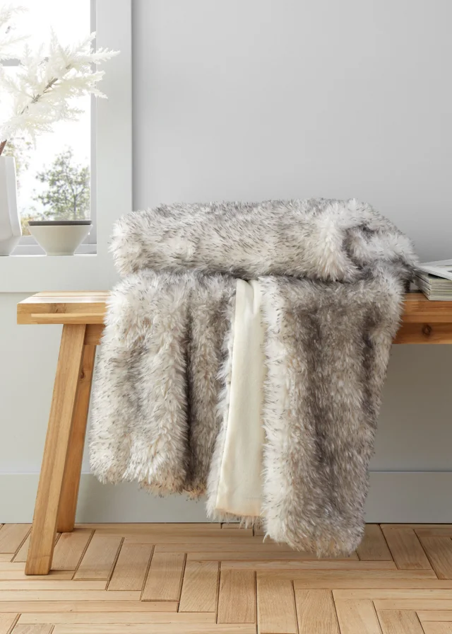 Catherine Lansfield Arctic Fox Cosy Faux Fur Blanket Throw (130x170cm)