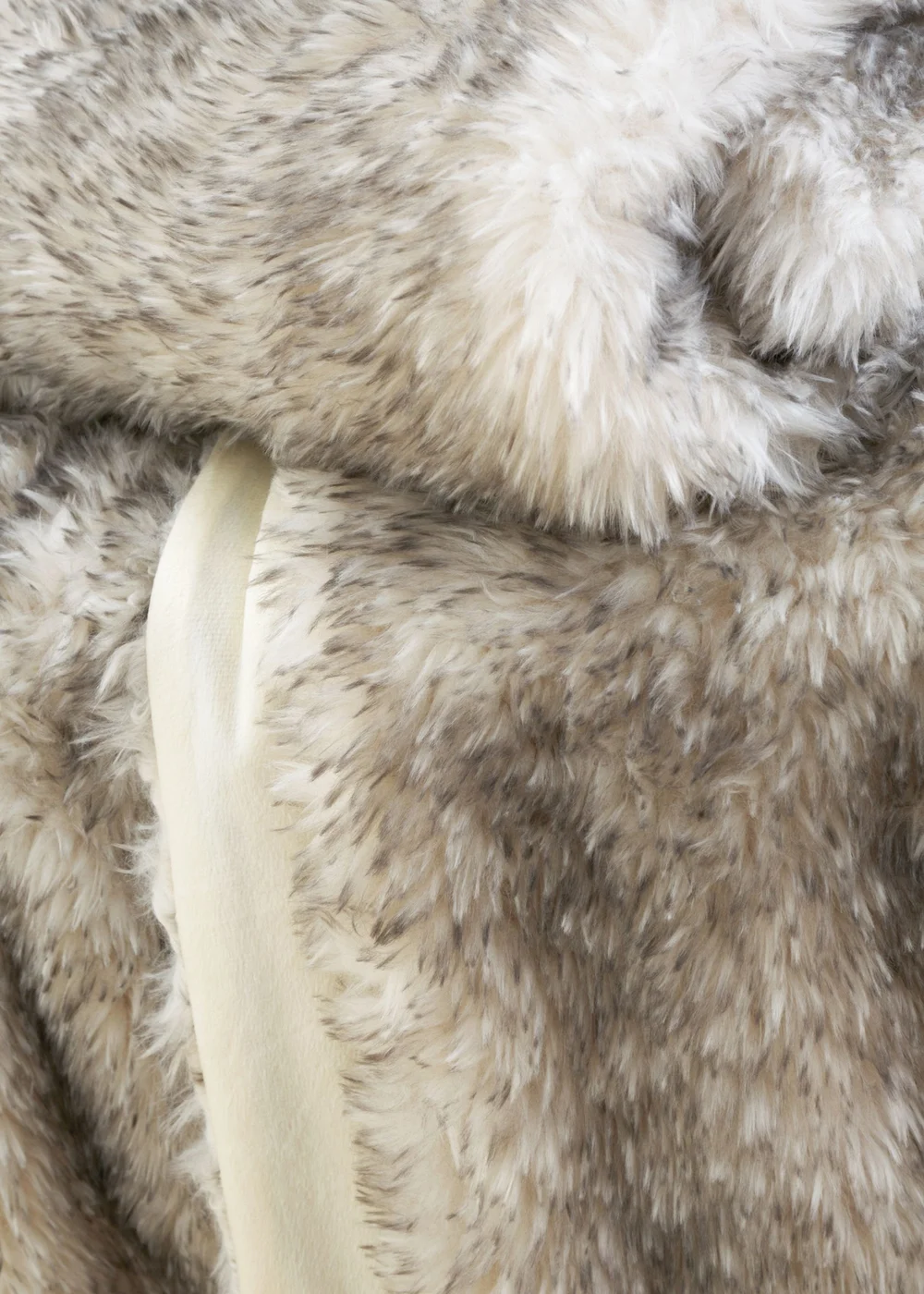 Catherine Lansfield Arctic Fox Cosy Faux Fur Blanket Throw (130x170cm) - One Size Image 2