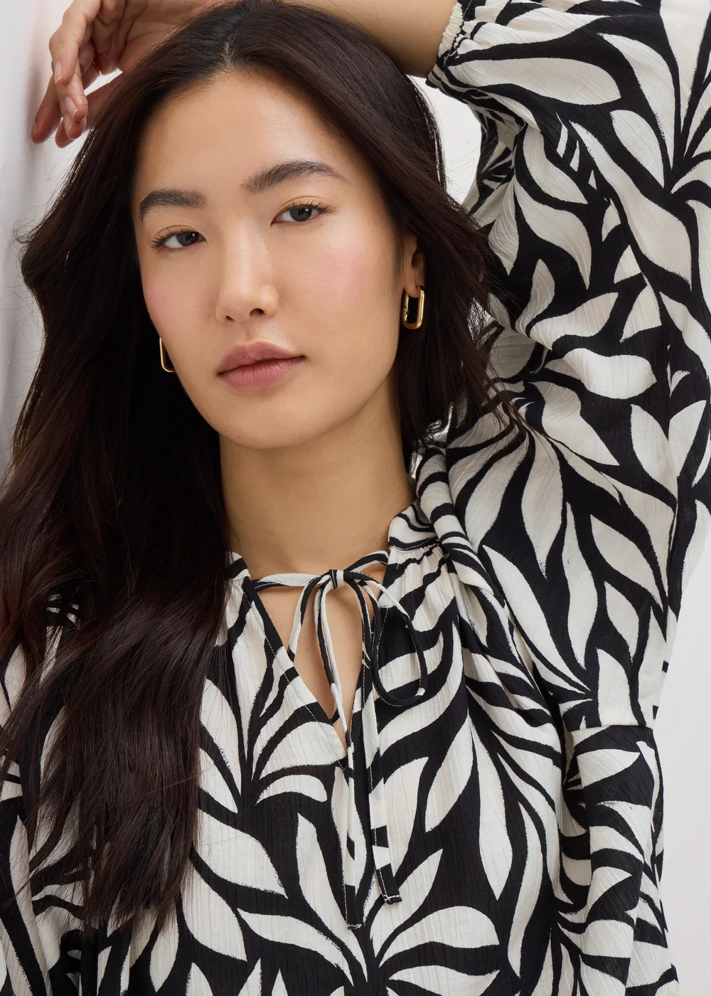 Black Crinkle Palm Boho Blouse - 8 Image 3