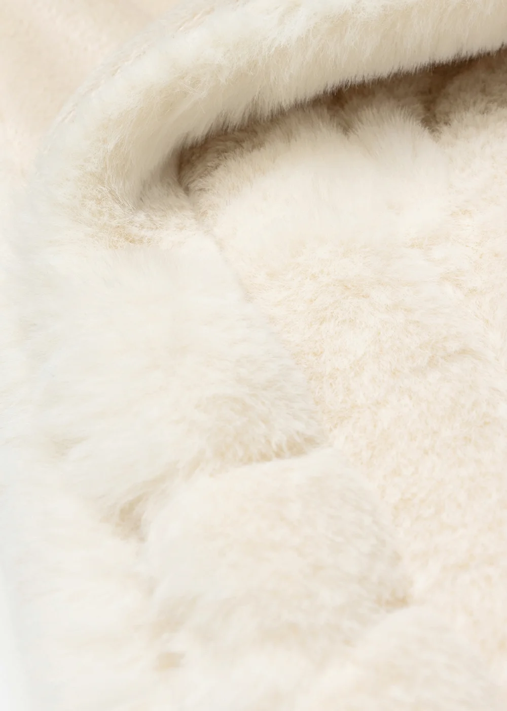 BHS Luxury Embossed Cream Rabbit Faux Fur Throw (127x152cm) - 127cm x 152cm Image 5