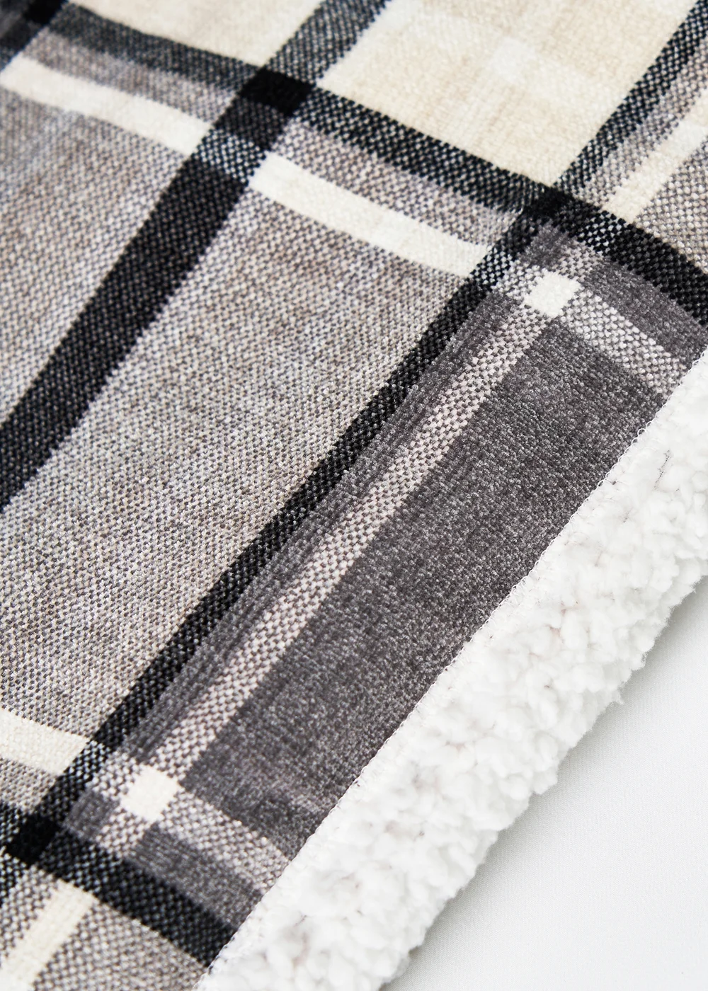 BHS Luxury Warm Grey Check Throw With Faux-Shearling (130x150cm) - 130cm x 150cm Image 5