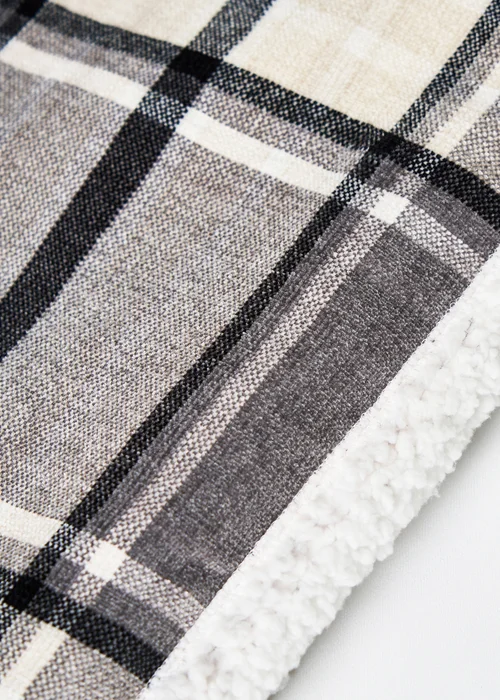 BHS Luxury Warm Grey Check Throw With Faux-Shearling (130x150cm) - 130cm x 150cm Image 5