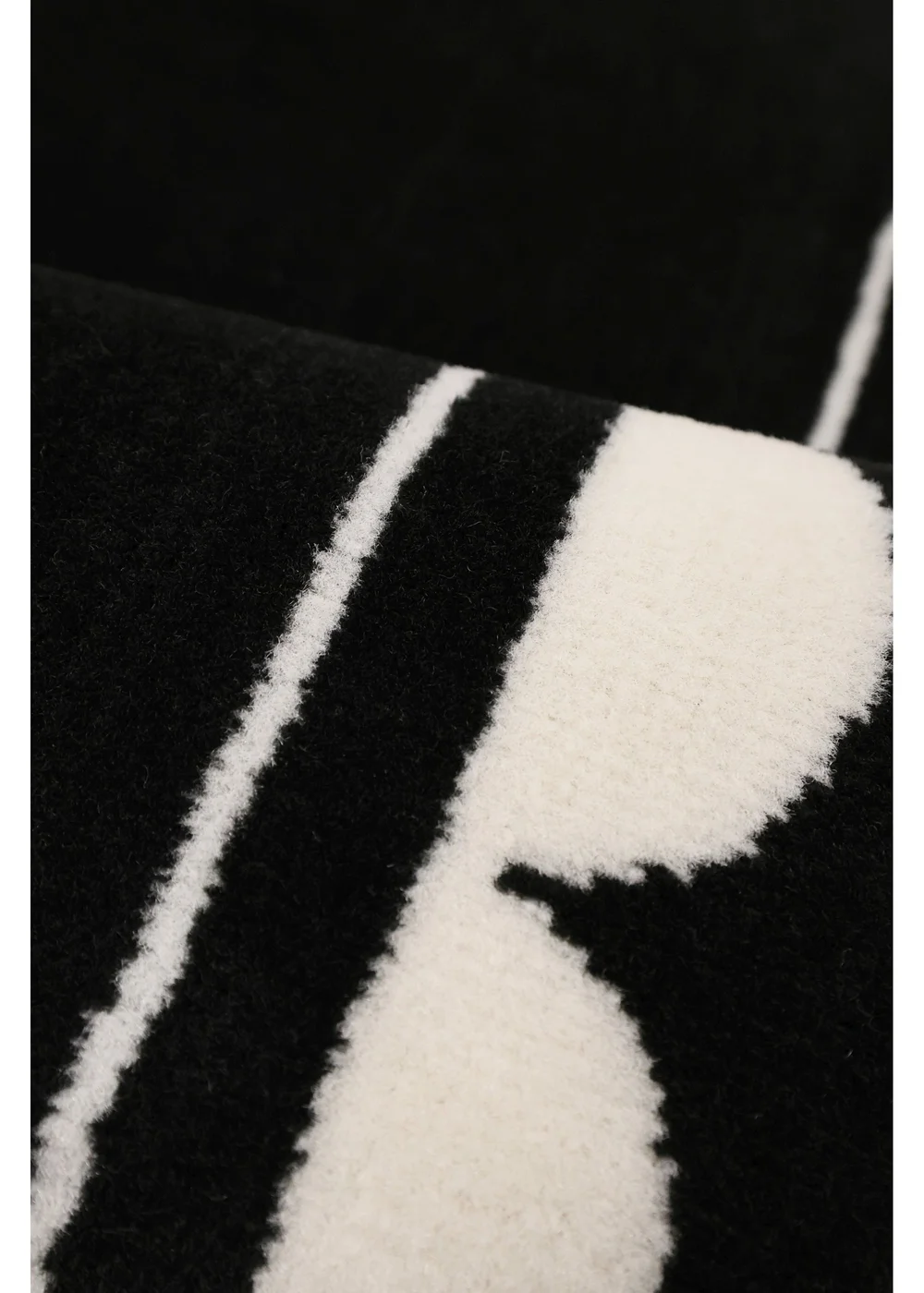 Homemaker Scallop Black Rug - 120 x 170 Image 3