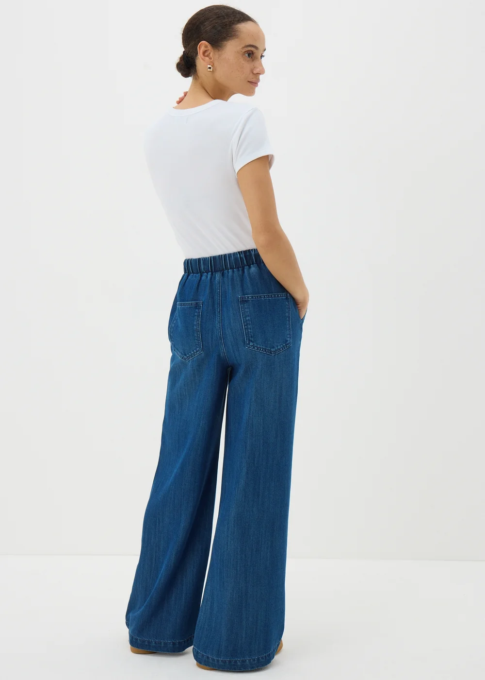 Dark Wash Comfort Fit Wide Leg Jeans - 8 Image 2